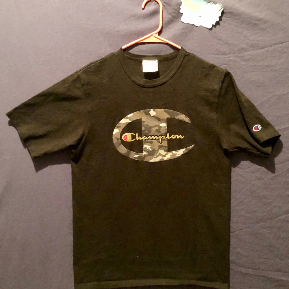 Champion “Camo Big Logo” Shirt Size Medium